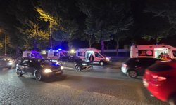Bursa'da otomobil, kırmızı ışıkta bekleyen otomobile çarptı: 3 yaralı