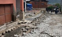 Bursa'da sel meydana geldi; evleri su bastı, çatı çöktü