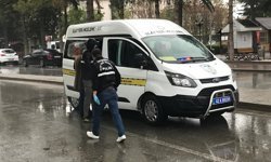 Çaldıkları para ve altınları kaza yaptıkları yerde bırakıp kaçtılar