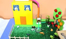 Çocuklardan atık malzemelerle renkli tasarımlar