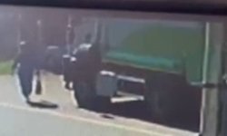 Çöp kamyonunun çarptığı yaya öldü; kaza kamerada
