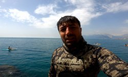 Denize atılan Hıdırellez dileklerini topladı