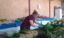 Depremzede kadınlar, 1 Mayıs'ta da mesaiye devam etti
