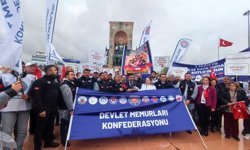Devlet Memurları Konfederasyonu'ndan Taksim'de basın açıklaması