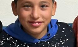 Devrilen traktörün altında kalan çocuk, yaşamını yitirdi