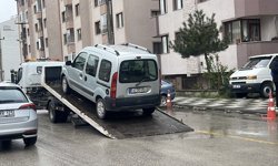 Ehliyeti daha önce iptal edilen sürücünün kullandığı aracın çarptığı yaya yaralandı