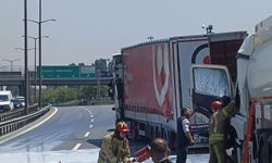 Esenyurt TEM Otoyolu'nda akaryakıt tankeriyle TIR çarpıştı- 1
