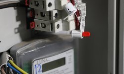 Ev sahibinin borcu nedeniyle tüm binanın elektriği 6 gün kesildi
