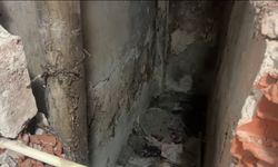 Fatih'te cam silerken 5'inci kattan apartman boşluğuna düşen kadın öldü