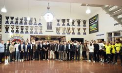 Fenerbahçe'de başkan Saran ve yöneticiler, A takımla yemekte bir araya geldi