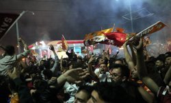 Gaziantep'te davullu-zurnalı şampiyonluk kutlaması / Metin eklendi