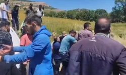 Hafif ticari araca silahlı saldırıda öldü, eşi ve oğlu yaralandı
