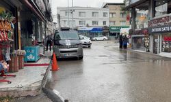 Hafif ticari aracın anne ve çocuğunu altına alıp, sürüklediği kaza kamerada