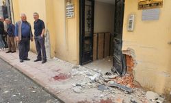 Hafif ticari aracın çarptığı 3 yayadan 1'i kurtarılamadı; kaza kamerada