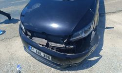 Hafif ticari araçla çarpışan motosiklet zeytinliğe savruldu; sürücüsü ağır yaralı