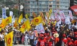 Hatay'da 1 Mayıs yürüyüşle kutlandı; bazı inşaat işçileri çalıştı