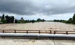 Hatay'da Asri Nehri taştı, sağanakta köprü ve yollar ile bir ev çöktü; 1 ölü, 3 yaralı