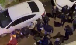 Husumetli oldukları kişiyi takip edip götürdükleri ara sokakta bacağından vurdular