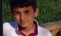 İki otomobilin çarpıştığı kazada ölen anne ile 3 çocuğu toprağa verildi