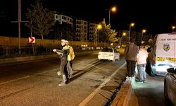 İki otomobilin peş peşe çarptığı yaya öldü