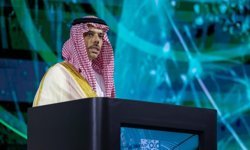 İran ve Suudi Arabistan dışişleri bakanları telefonda görüştü