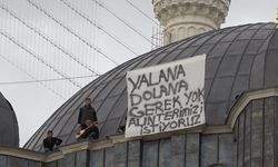 İşçilerden caminin kubbesinde sazlı türkülü ücret protestosu