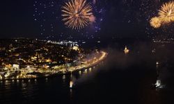 İstanbul Boğazı'ndaki havai fişek gösterisi havadan görüntülendi