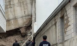 İstinat duvarı çöktü; 4 katlı binanın 8 dairesi tahliye edildi