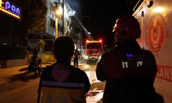 İzmir'de 5 katlı ayakkabı imalathanesinde çıkan yangın söndürüldü