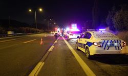 İzmir'de su kanalına girip takla atan hafif ticari araç şarampole devrildi: 2 ölü
