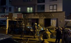 Kadıköy'de oto galeride yangın: 4 araç kullanılamaz hale geldi