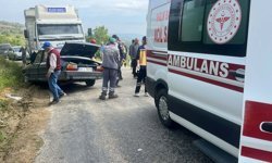Kamyon ile otomobil çarpıştı; eşi öldü, sürücü yaralı