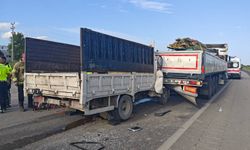 Kamyonet ile TIR çarpıştı: 1 ölü, 1 yaralı