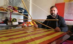 Kayınpederinin vasiyetini yerine getiren damat, yaptığı uçurtmalarla çocukları sevindiriyor / Ek fotoğraflar