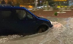 Kayseri'de sağanak sele dönüştü; yollar göle döndü