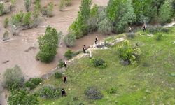 Kaza sonrası çaya düştüğü değerlendirilen Esma Nur'u arama çalışmaları 3'üncü gününde