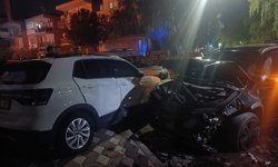 Kazaya karışan 2 araç savrulup, park halindeki 2 otomobile çarptı; 2 yaralı