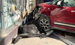 Kendisine çarpan otomobil ile duvar arasında sıkışan Gökçe öldü