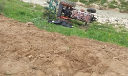 Kilis'te devrilen traktörün sürücüsü öldü