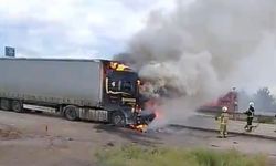 Kırıkkale'de seyir halindeki TIR'da çıkan yangın söndürüldü