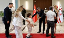 KKTC Cumhurbaşkanı Tufan Erhürman vatandaşlarla bayramlaştı