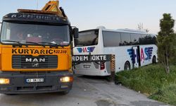 Konya'da yolcu otobüsü, TIR'a çarptı: 1 ölü, 8 yaralı