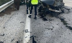 Kuşadası'nda otomobil ile minibüs çarpıştı: 12 yaralı