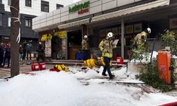 Maltepe'de marketin deposunda çıkan yangın söndürüldü