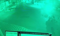 Manisa'da motosiklet sürücüsünün ağır yaralandığı kaza kamerada