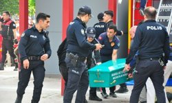 Manisa'da üst geçidin asansöründe sıkışarak can verdi
