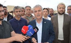 Mardin'de sezonun ilk arpa hasadını yapan çiftçi, gram altınla ödüllendirildi