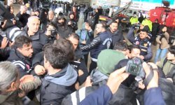 Mecidiyeköy'de izinsiz gösteriye polis müdahale etti; gözaltılar var - 2 / Ek görüntü ve fotoğrafla