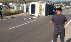 Mersin'de Rus öğrencileri taşıyan servis midibüsü devrildi: 17 yaralı