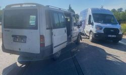 Minibüsler çarpıştı: 4 yaralı
